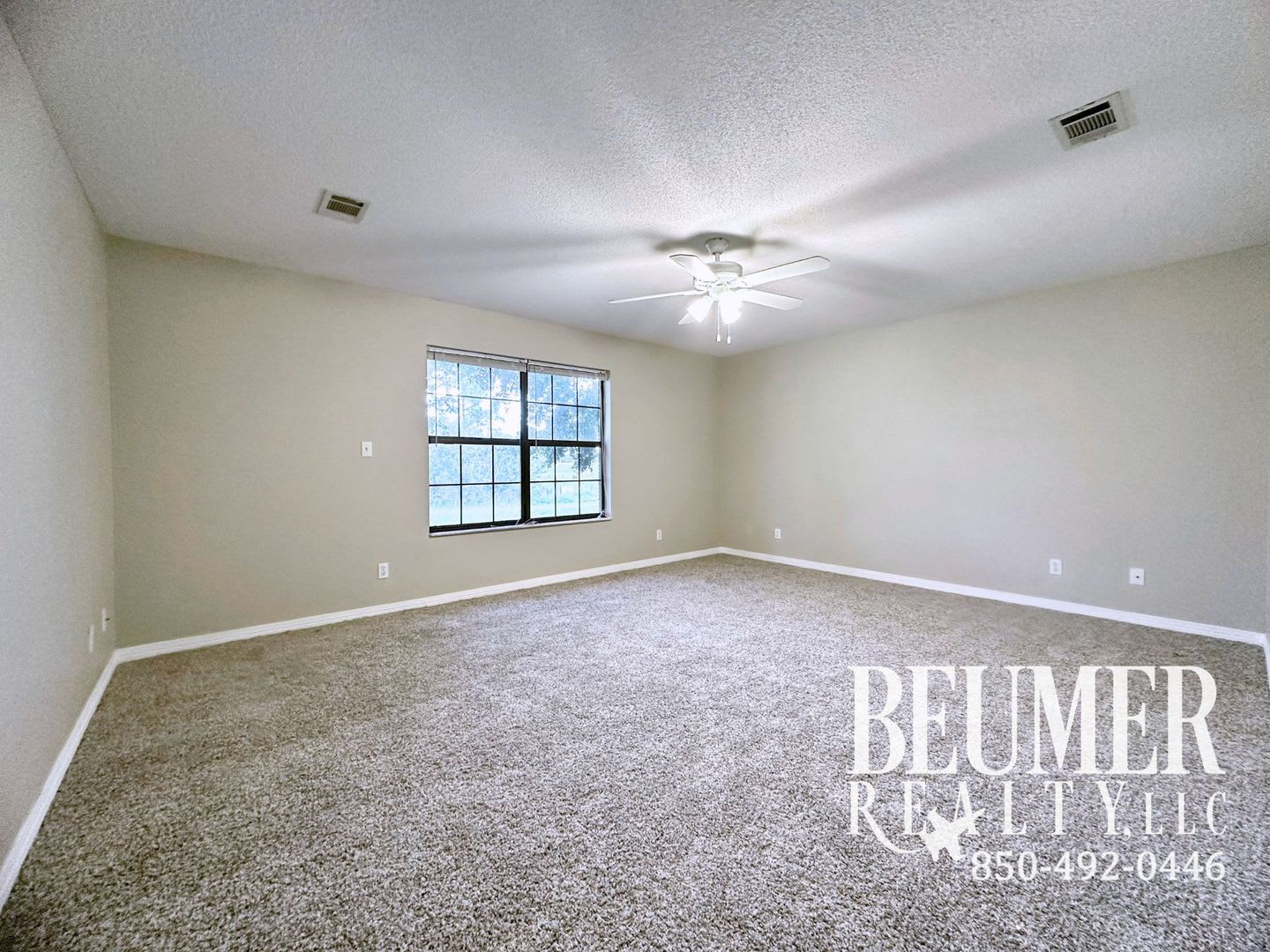 Expansive Home 4BR/3BA Home For Rent – photo 5