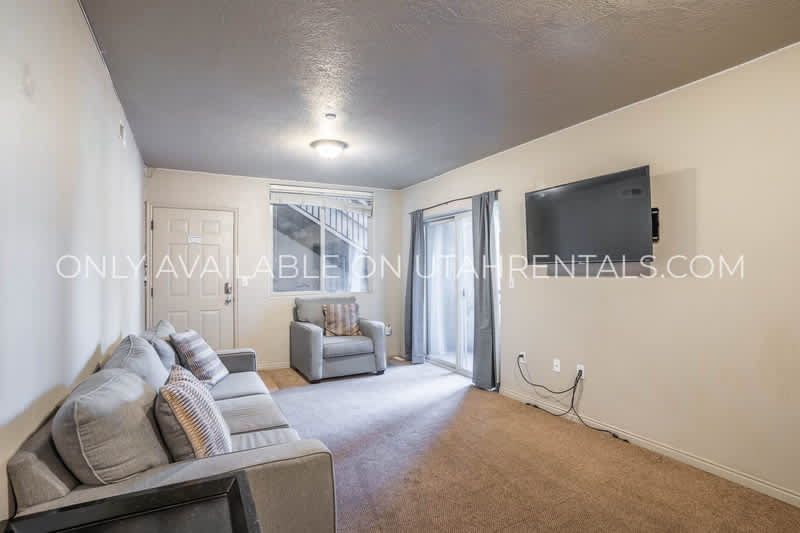 884 E 700 N – photo 5