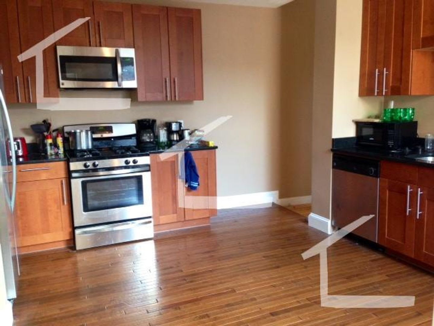 4 Bed Right On Greenline In Allston – photo 3