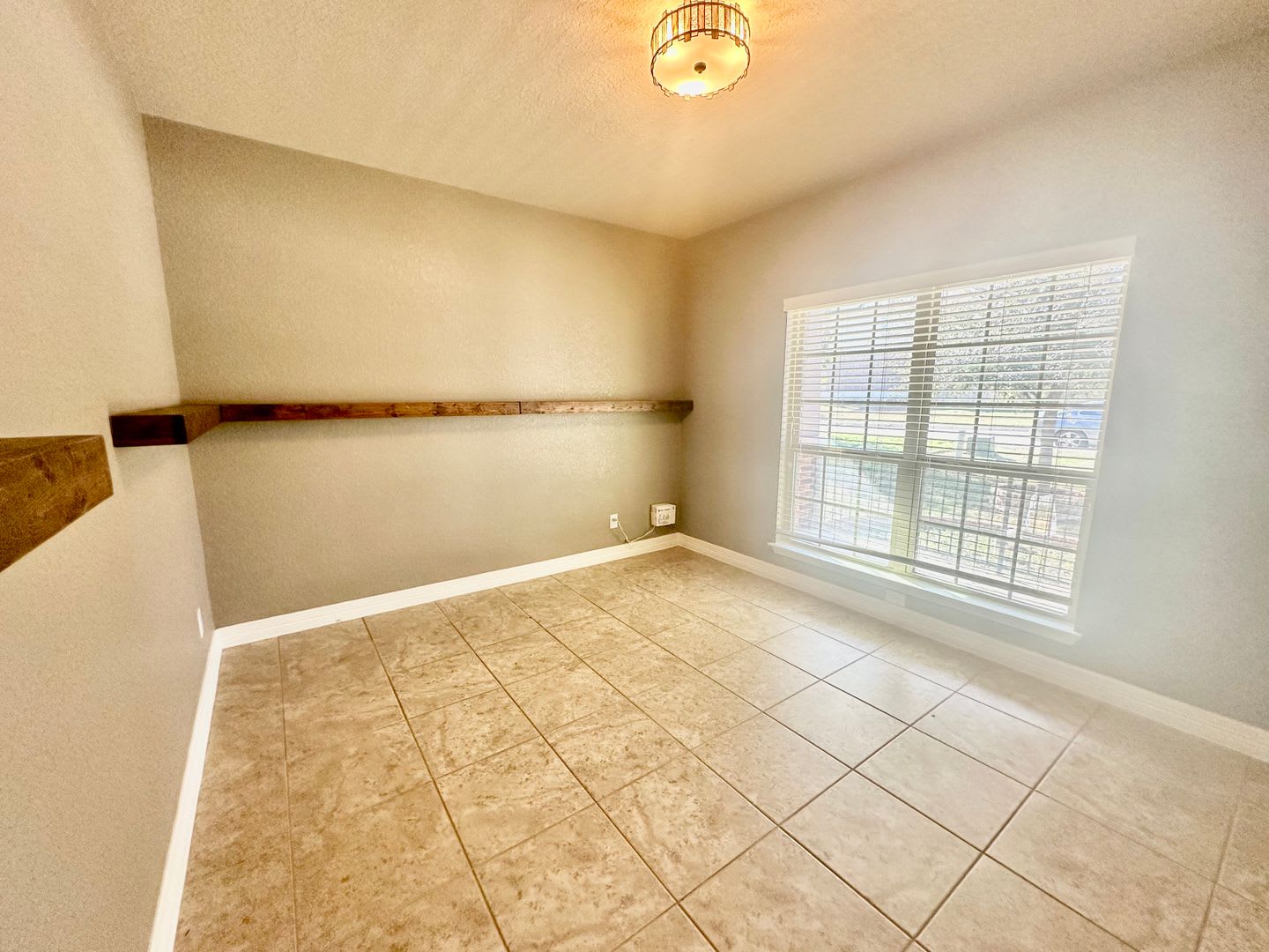 Fantastic Location ~ Convenient to Lackland, great restaurants ~ Room to Spread out! – photo 4