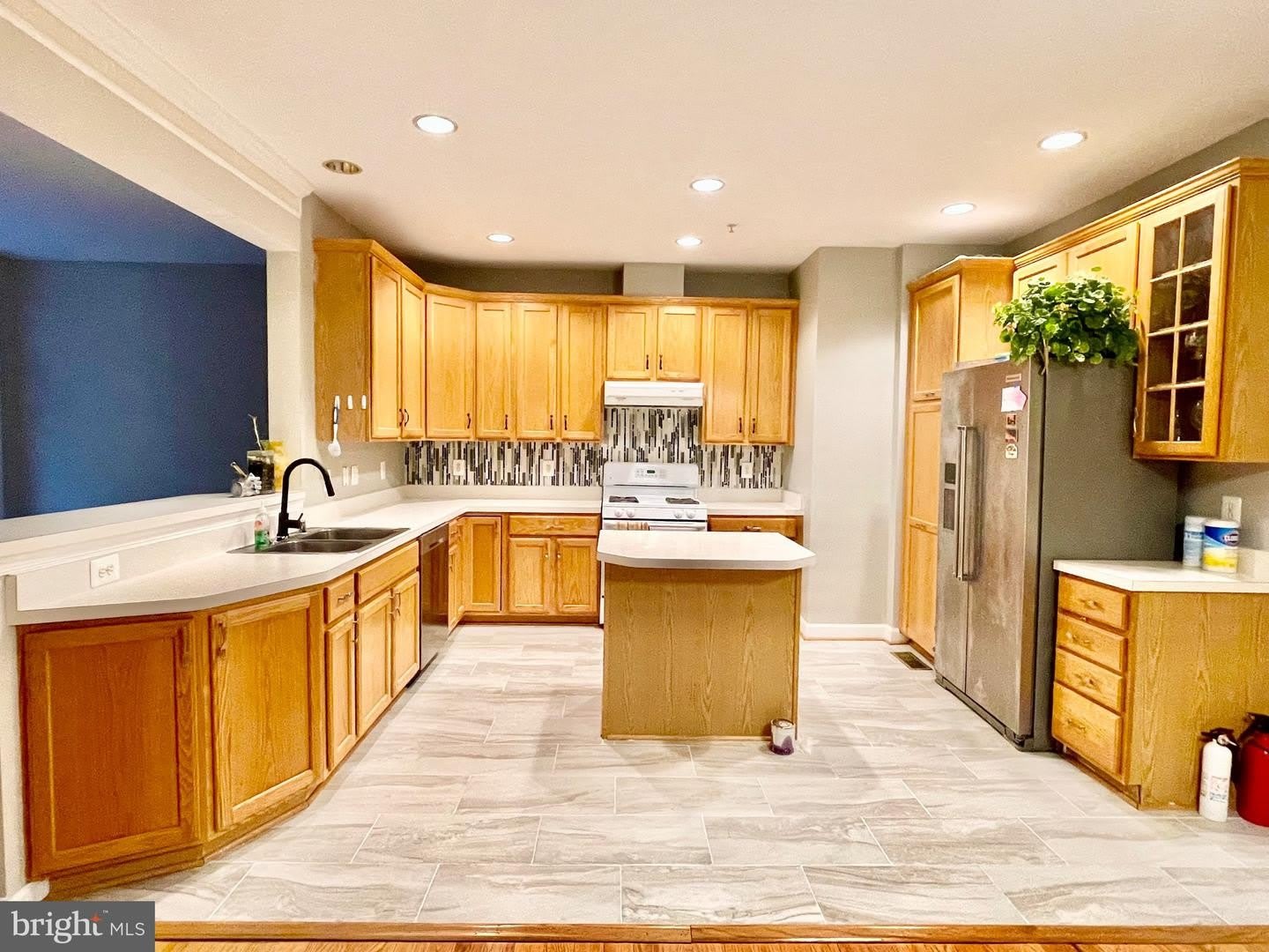 12402 FALCONBRIDGE DR – photo 2