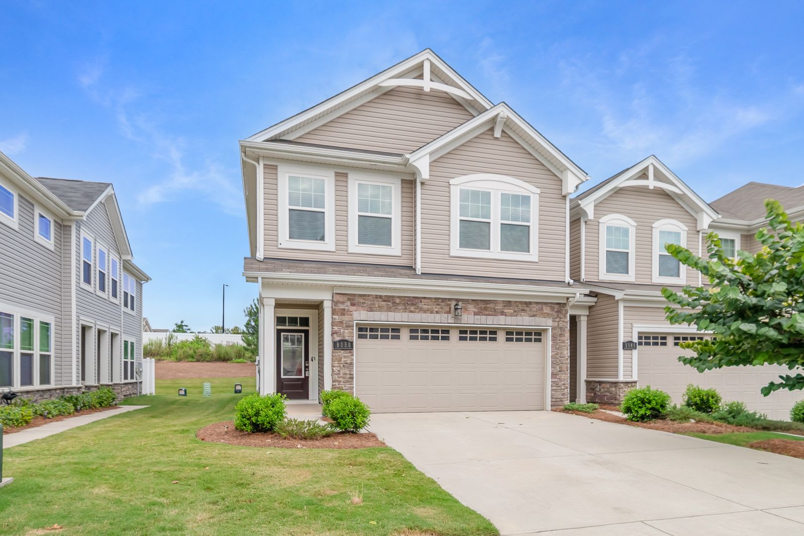 Modern Comfort Effortless Living Unbeatable Convenience In Northfield Crossing 3Br 2 5Ba 2 Car Garage – photo 2