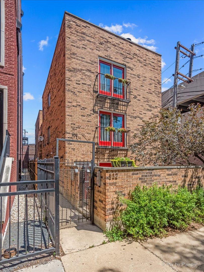 832 West Barry Ave. – photo 1