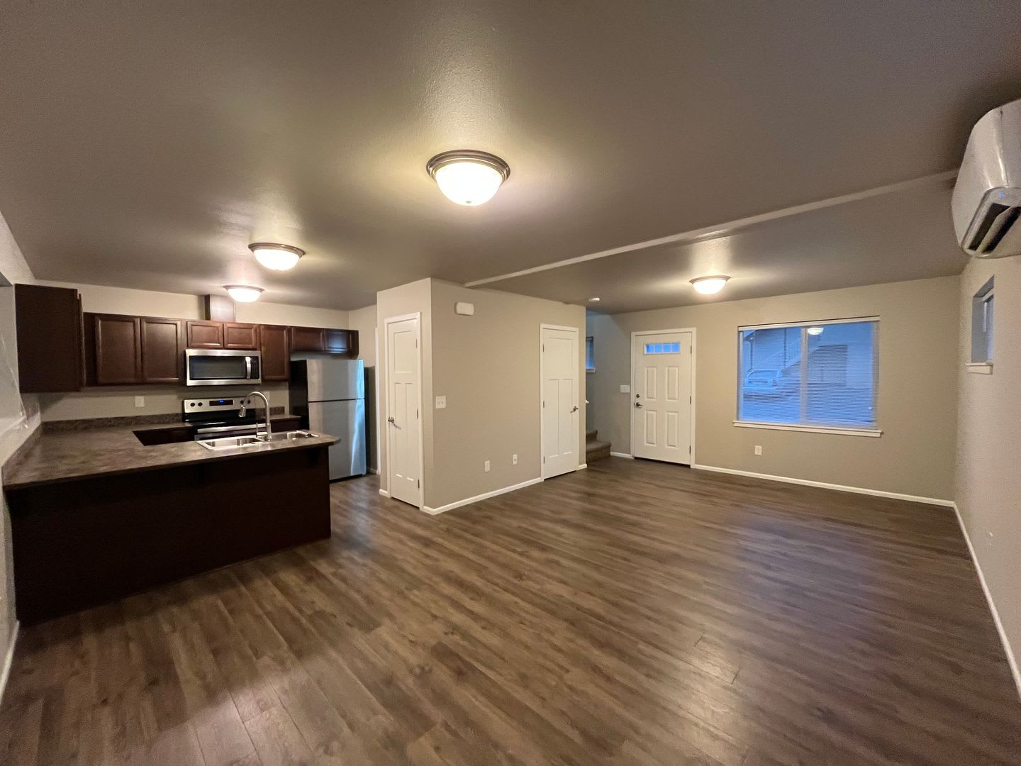 Townhouse Style 3 Bedroom – photo 4