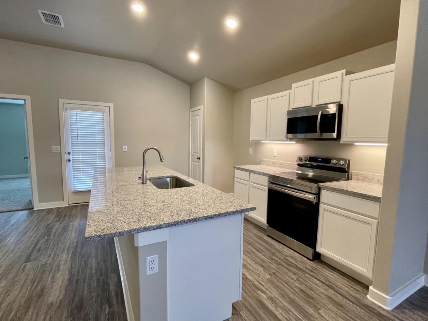 13706 Avenue R – photo 4