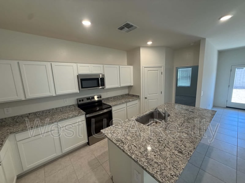 2073 E Driftwood Drive – photo 2