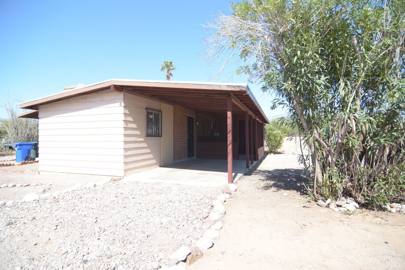 Charming 2 Bedroom 1 Bath Home! Central Tucson Location! – photo 4