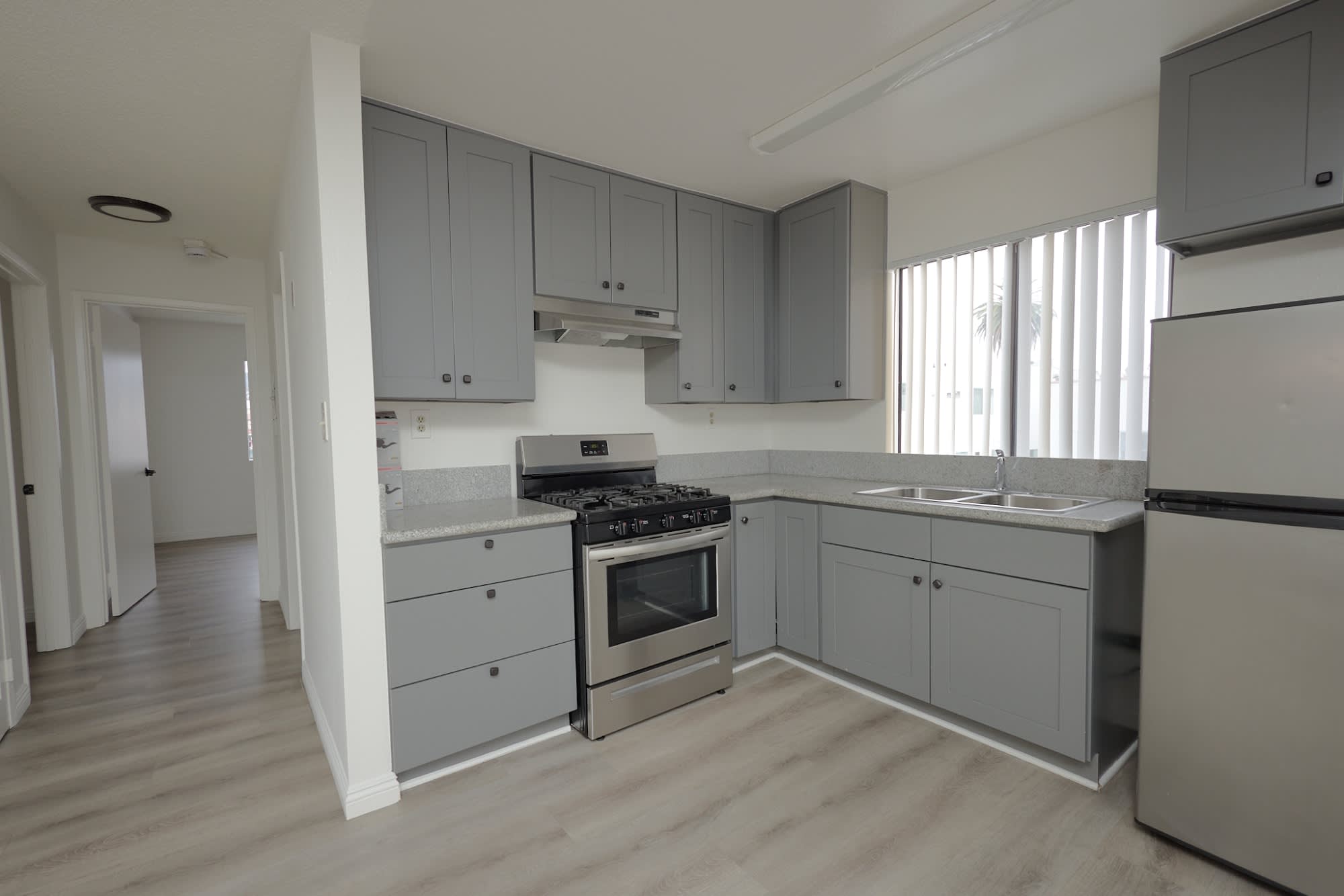 1406 N. Serrano – photo 4