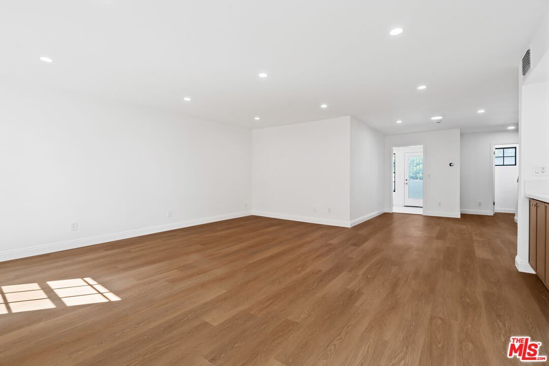 2541 Stoner Ave – photo 5
