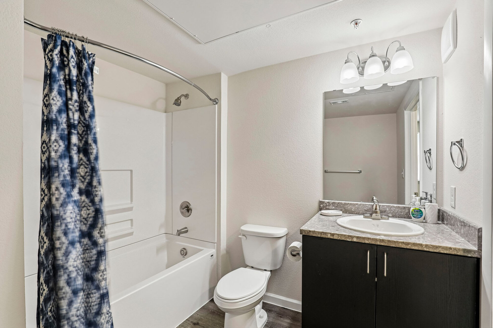 River Trail Apartment – photo 2