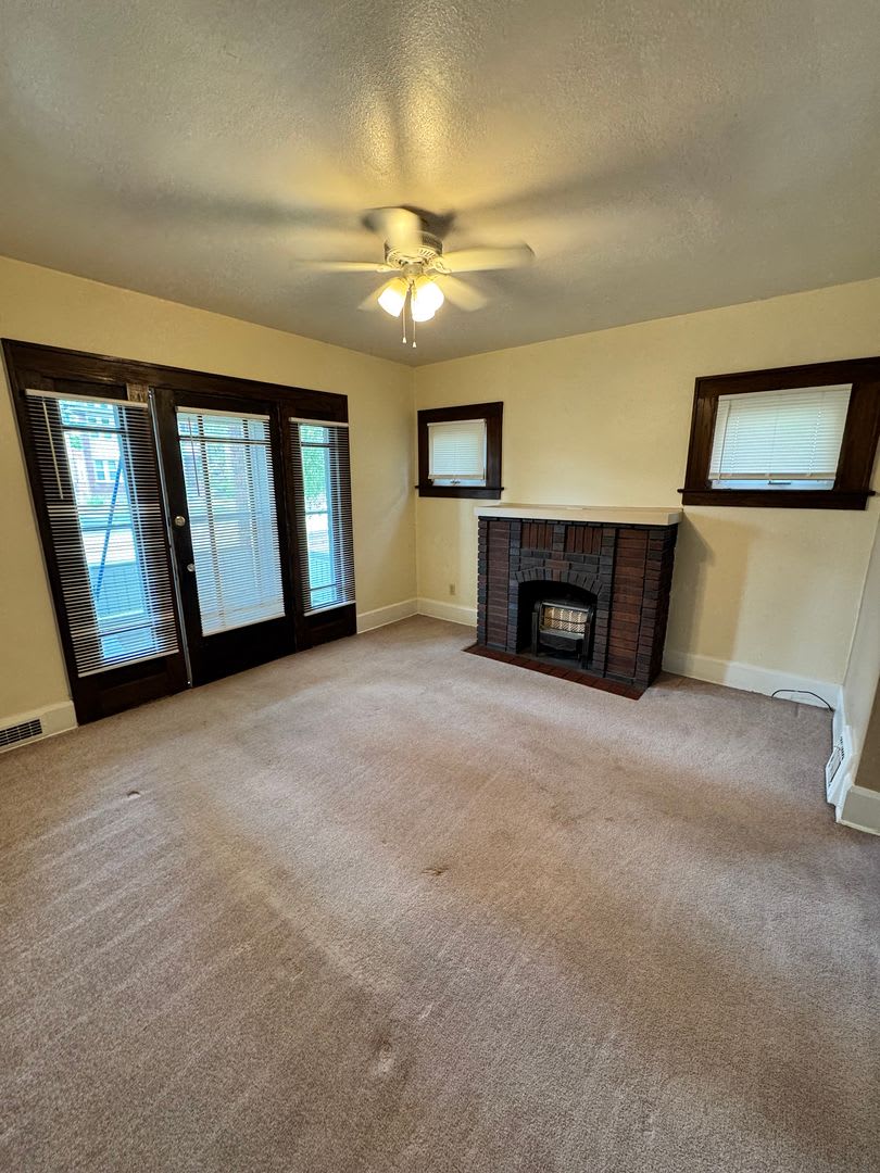 207 E. Broadway – photo 2