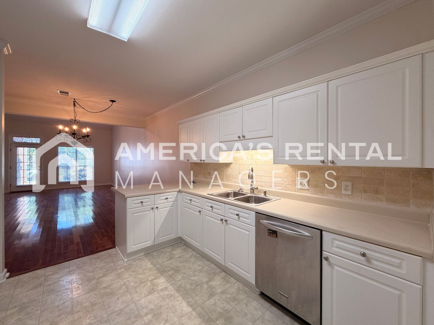 Spacious 3-Bedroom Townhome in Savannah Park! – photo 4