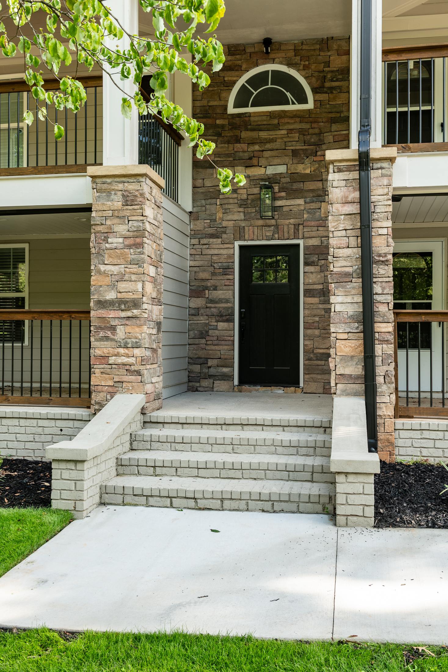 1861 Lyle Avenue – photo 2