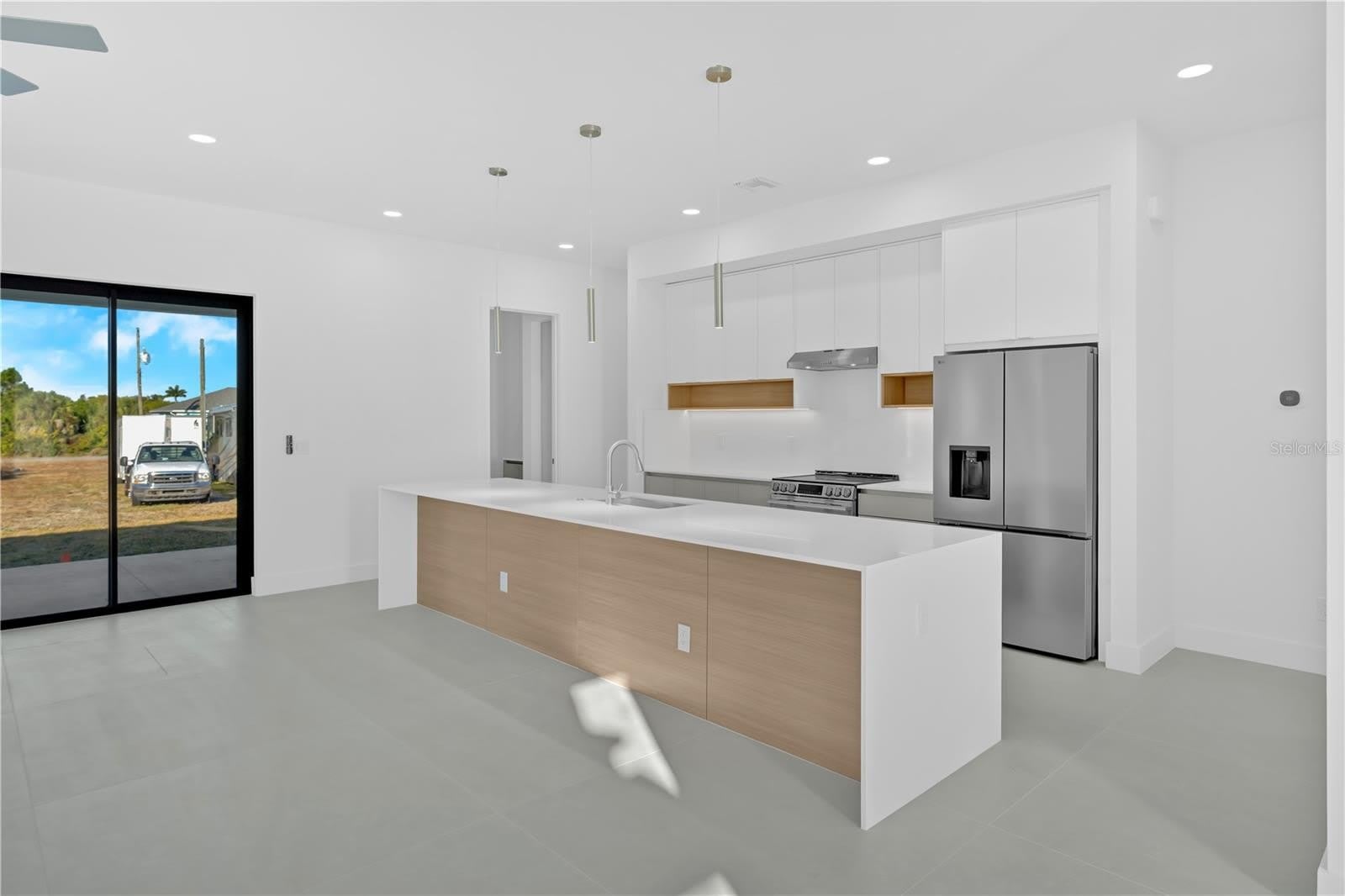 10065 MEMPHIS Street – photo 3