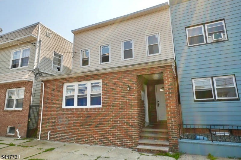 210 Sanford Ave Unit 2 – photo 2
