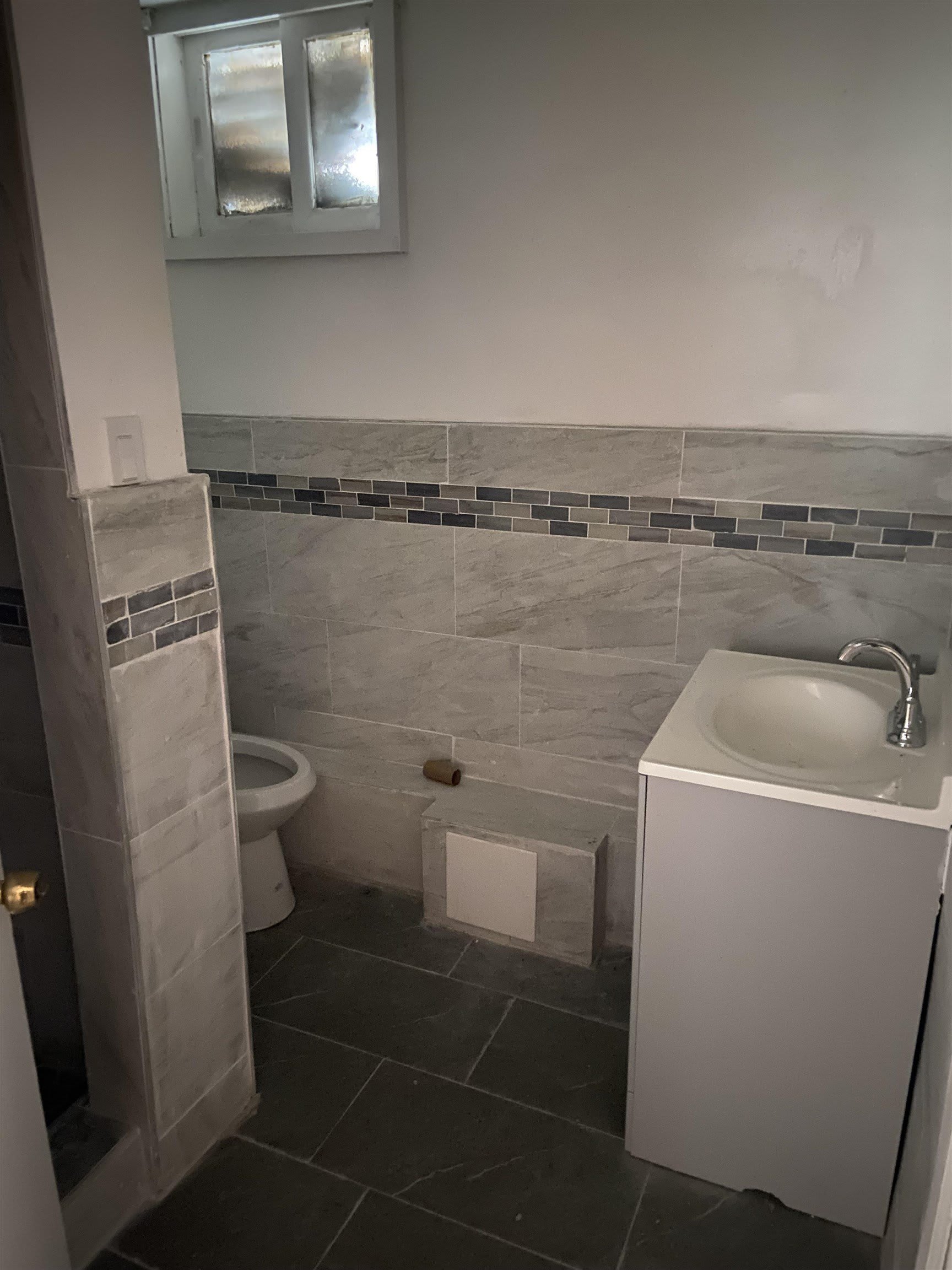 191 Danforth Ave – photo 4