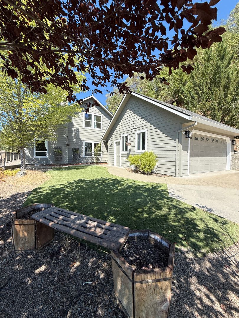 Scenic 4 Bed 2.5 Bath Rogue River Home with Stunning Valley Views – photo 2
