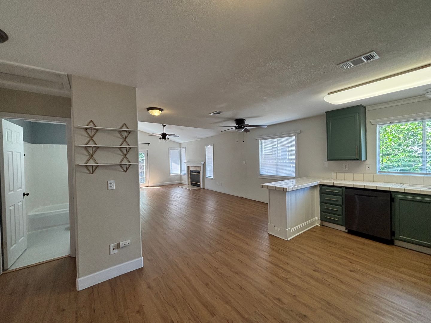 Charming 3 Bed, 2 Bath Home with 2-Car Garage – Rent Ready! – photo 5