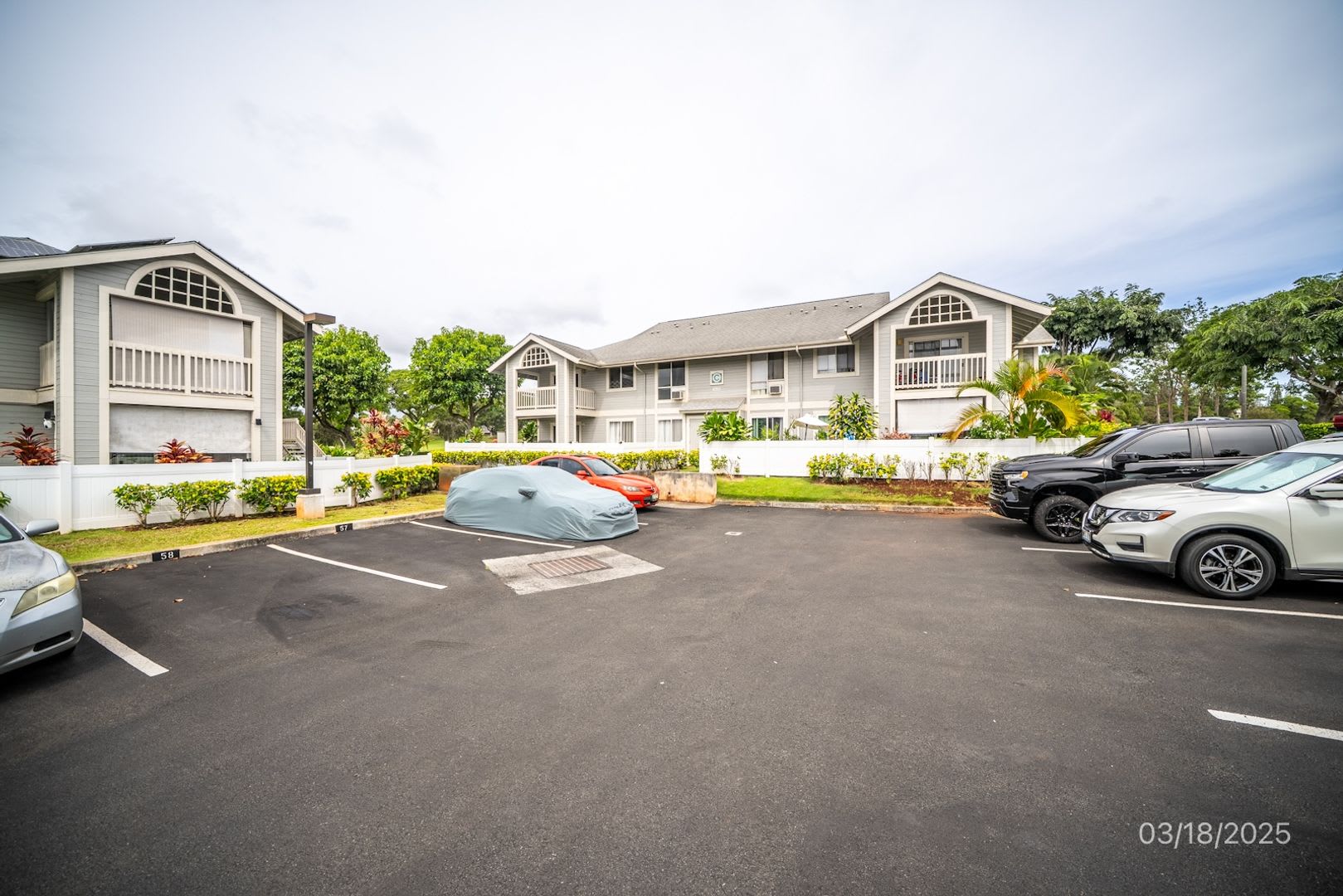 2 Bd 2 Ba 2 Parking Second Story Townhome In Ho Okumu At Waikele – photo 2