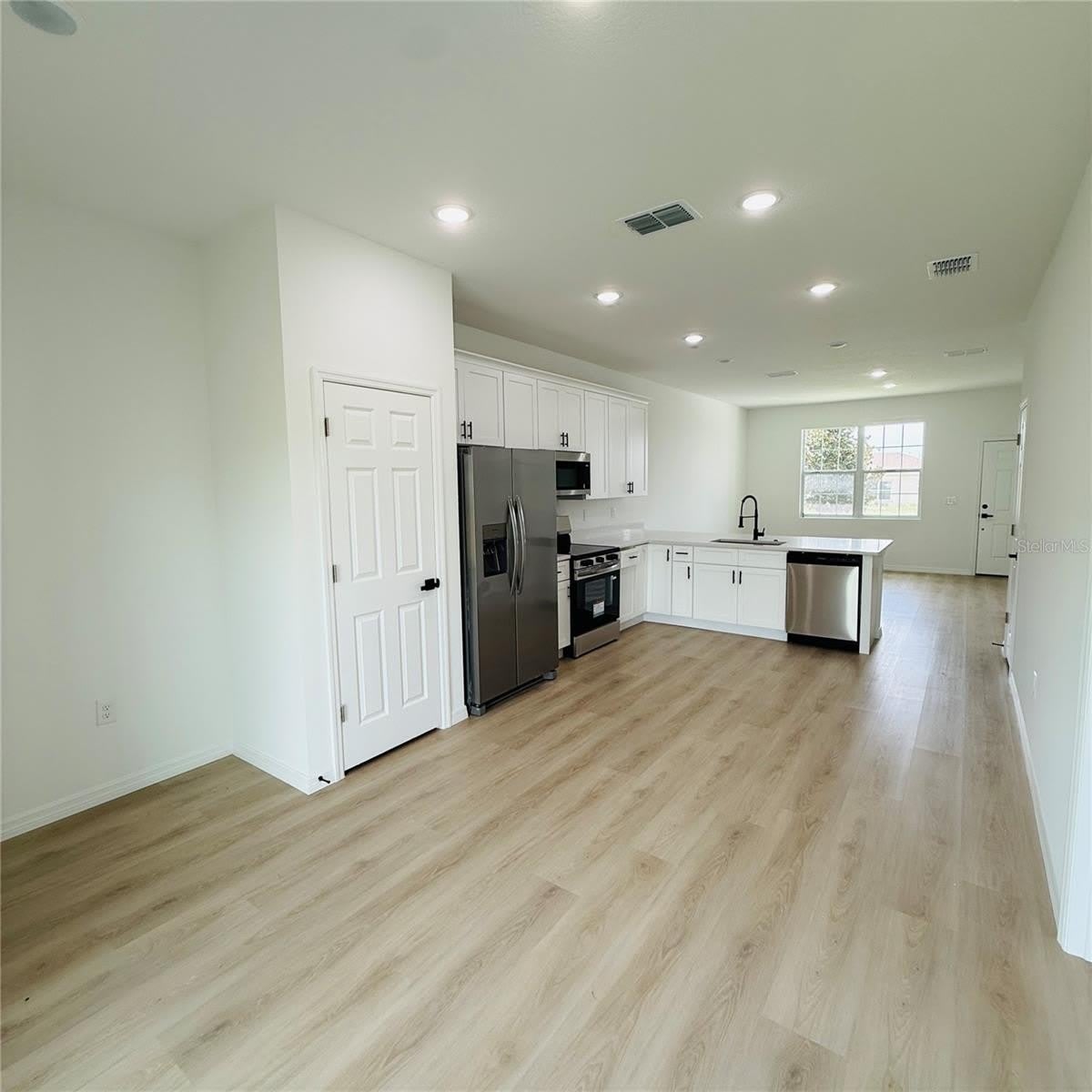 602 DESMOINES Court – photo 2