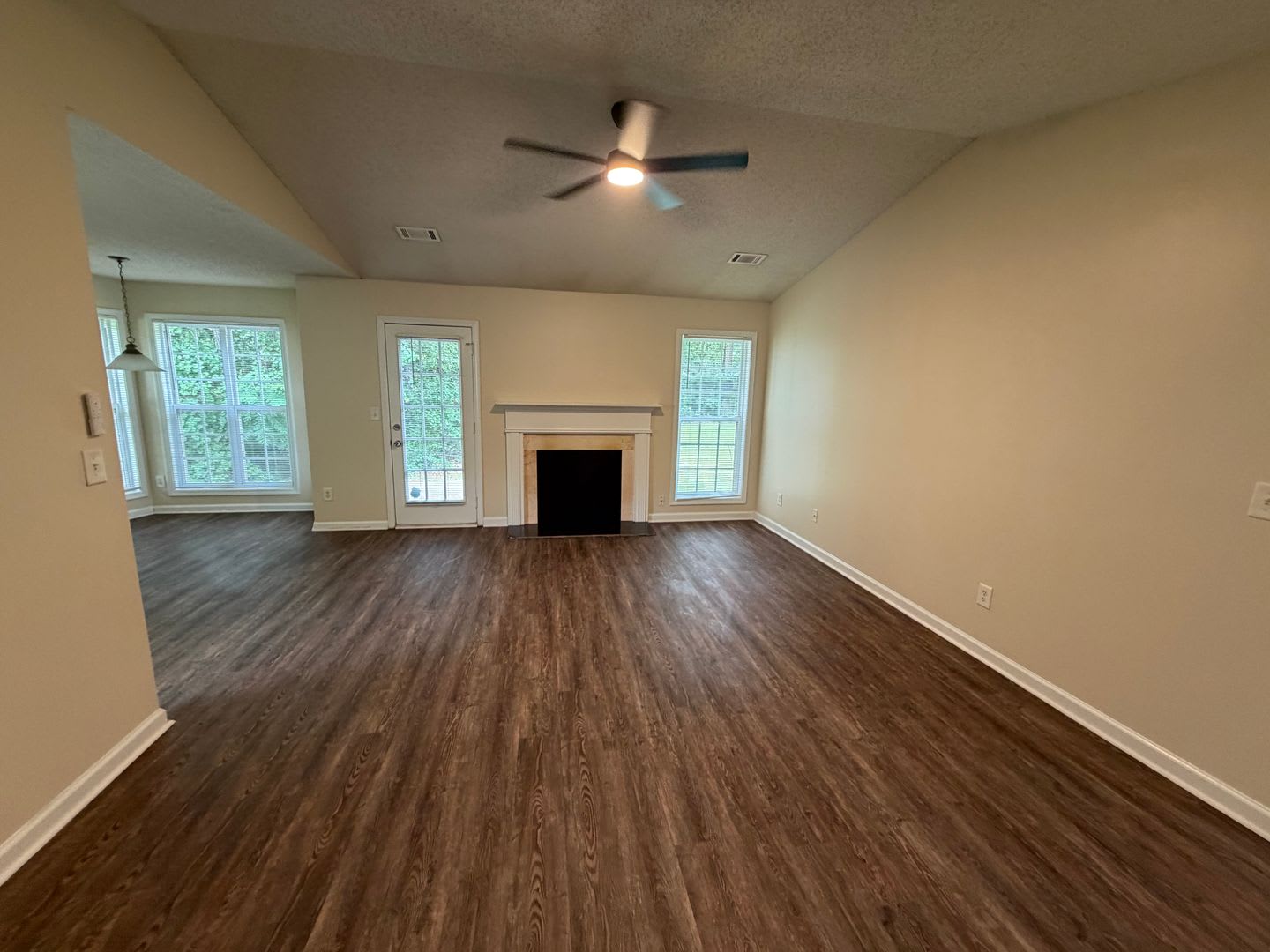 211 Ravenwood Ct. – photo 2