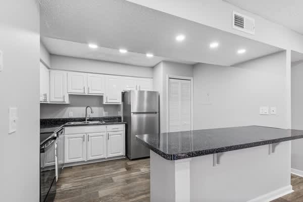 Coachman Club Apartments – photo 5