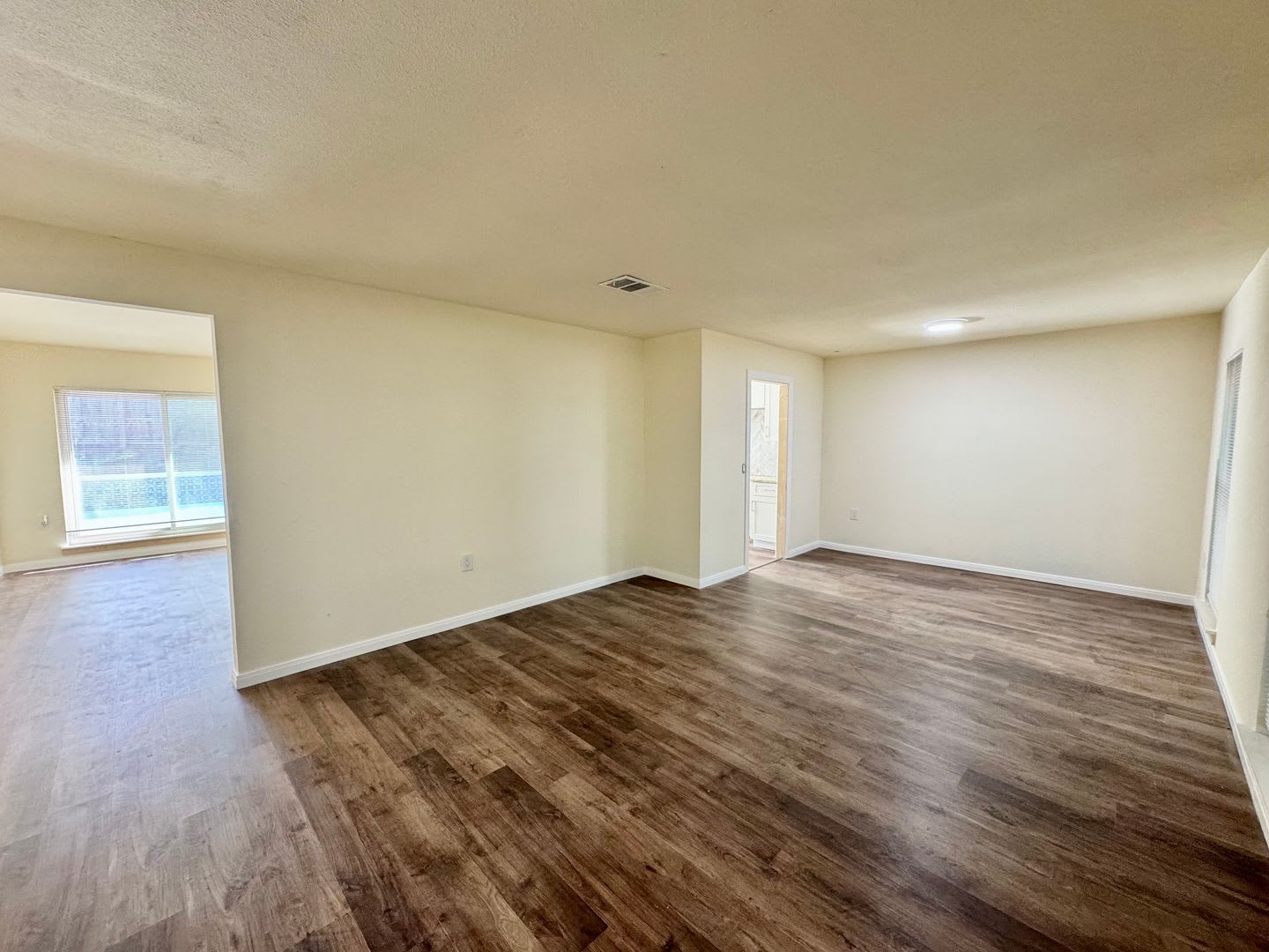 Move In Special Beautiful 3 Bedroom 2 Bath Remodeled Home – photo 2