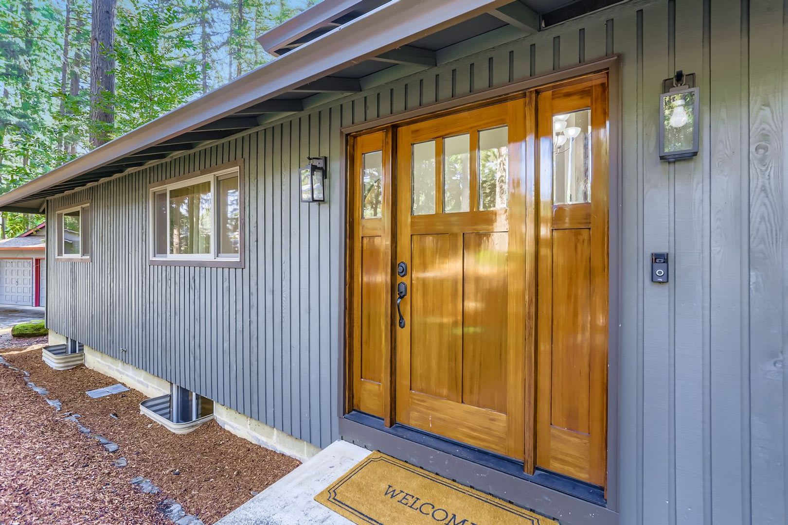 Beautifully Updated 4 Bed 3 5 Bath Mid Century Tri Level Backing To The Golf Course In Oregon City – photo 3