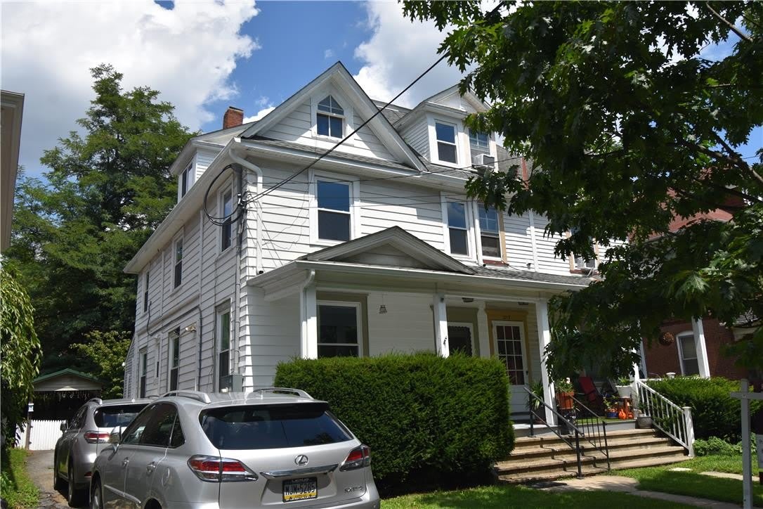219 W Burke Street – photo 1
