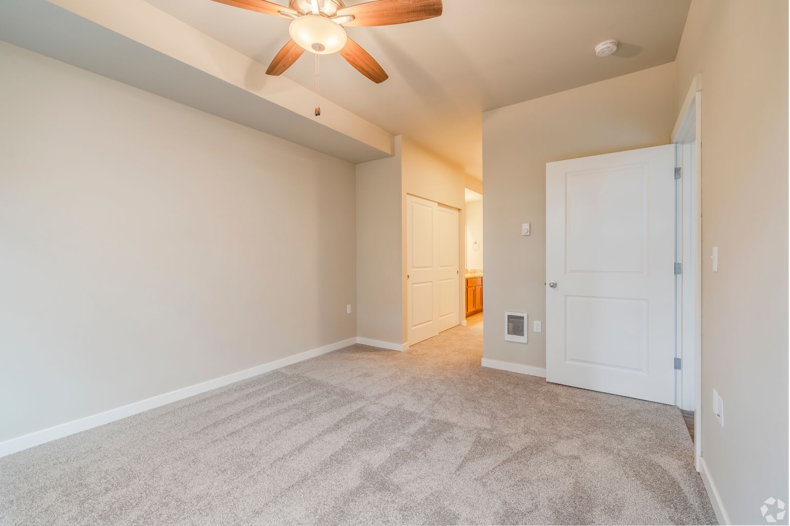 *** SIX WEEKS FREE RENT!!! *** This unit only with 12 month lease – photo 3