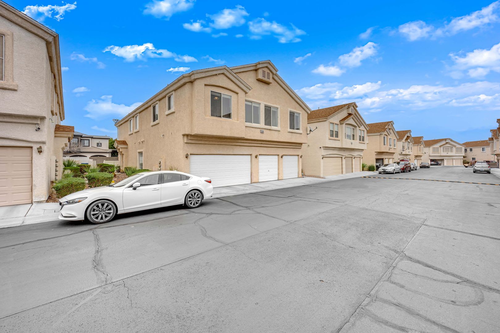 Charming 2 Bedroom 2 Bathroom Townhome – photo 3