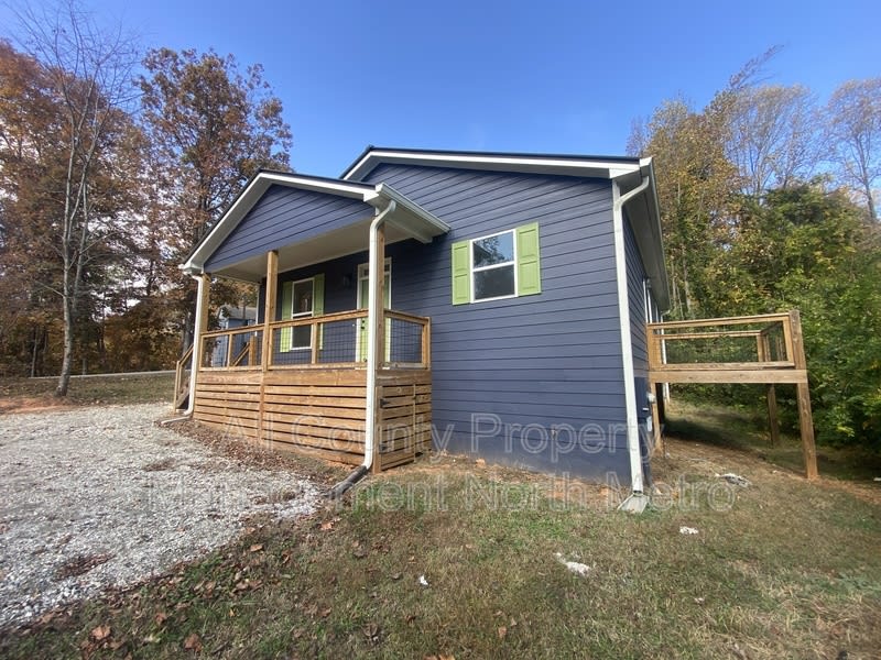 5390 Valley Drive – photo 3