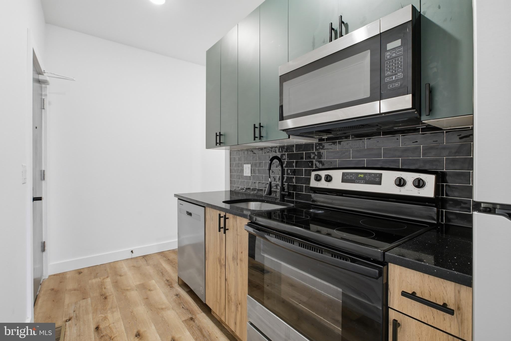 4243 MANTUA Avenue – photo 3