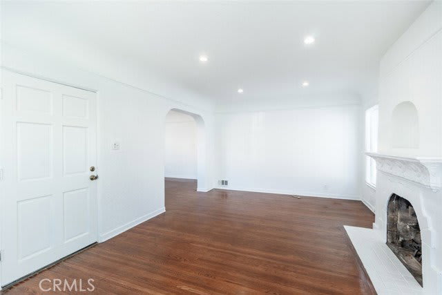 2230 Montrose Avenue – photo 2