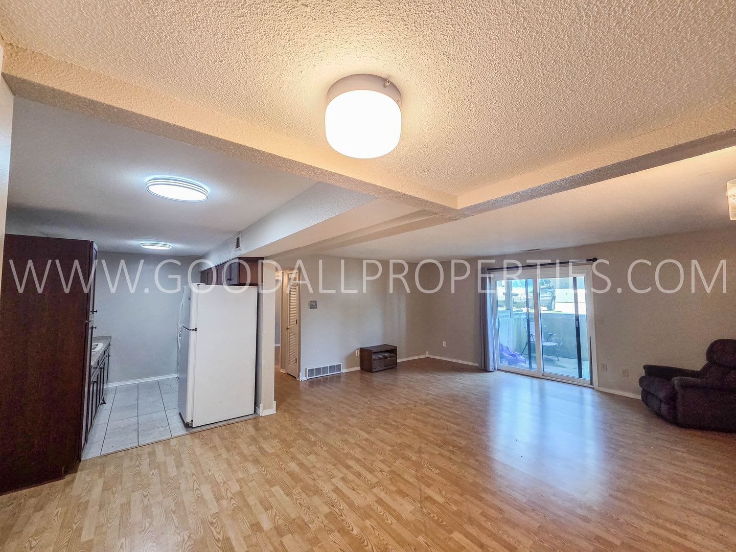 875 Summer Special 2 Bedroom 2 Bath Clive Condo With Pool Private Patio – photo 2