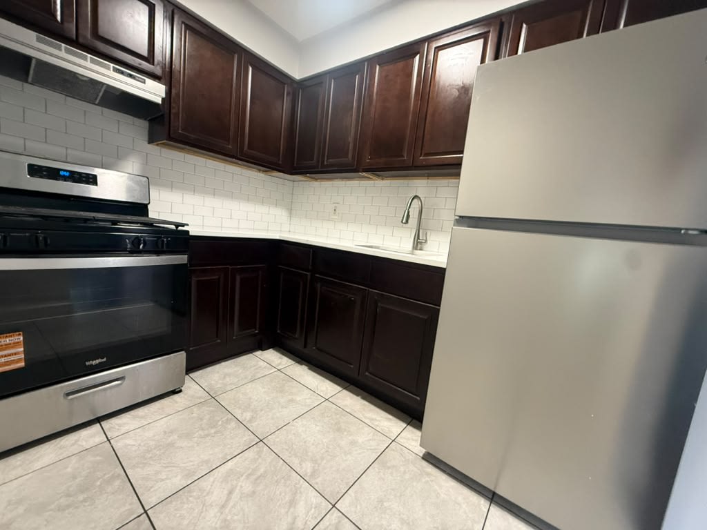 821 Central Ave – photo 3