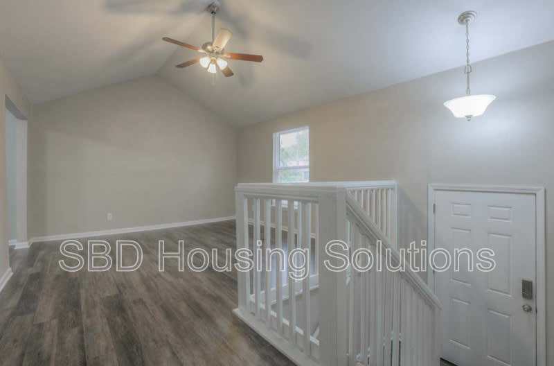 10325 Smalley Ave – photo 2