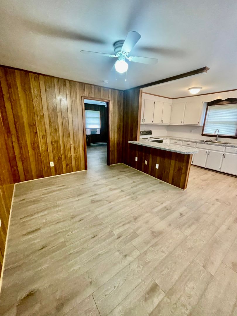 Must see this adorable 1 bedroom 1 bath apartment . Located in Dallas . – photo 3