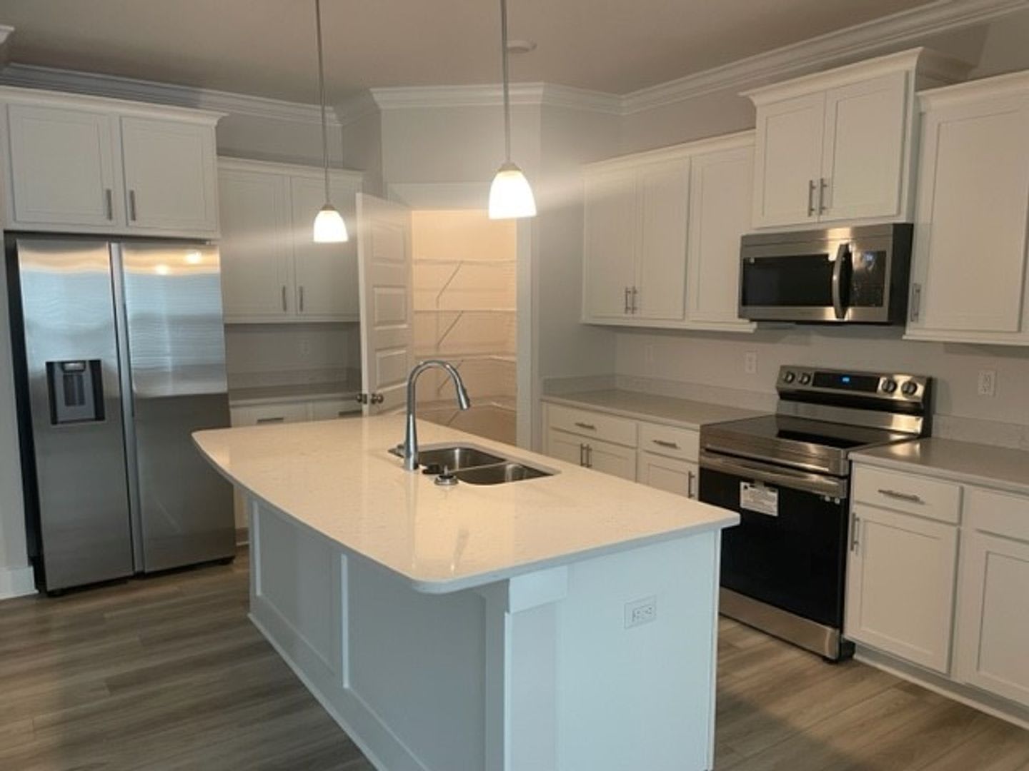4 Bedroom 2 Bathroom Minutes From Local Beach – photo 5