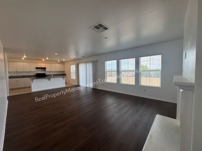 2817 Goldenrain Street – photo 3