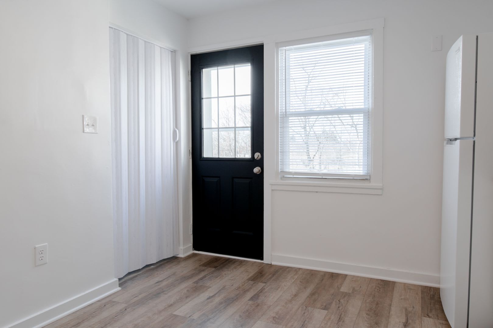 Charming townhouse with 3 bedrooms and 1 bathroom in Midland, PA!! – photo 3