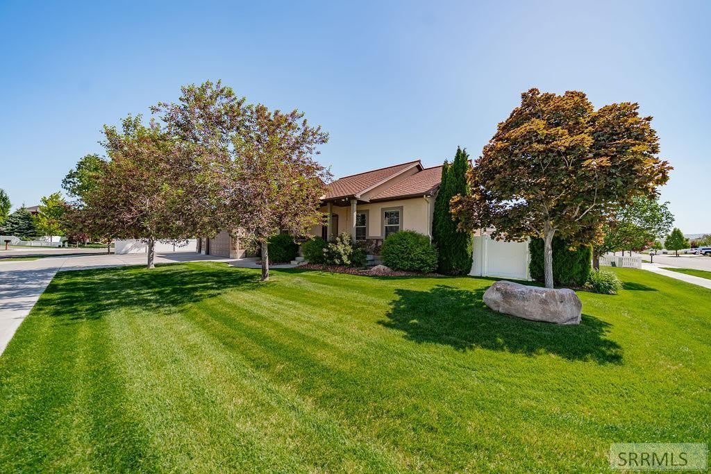 140 Casa Drive – photo 1