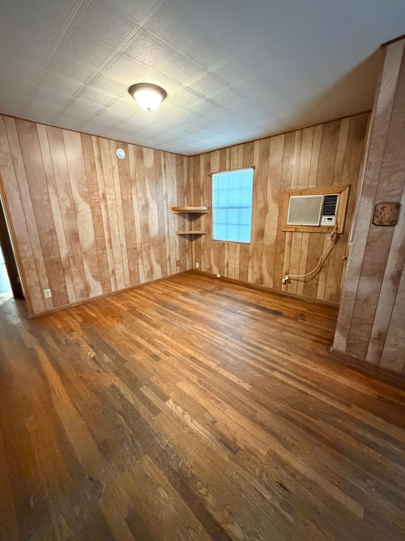 Harlandale 2 Bedroom 1 Bath Ready For Move In – photo 3