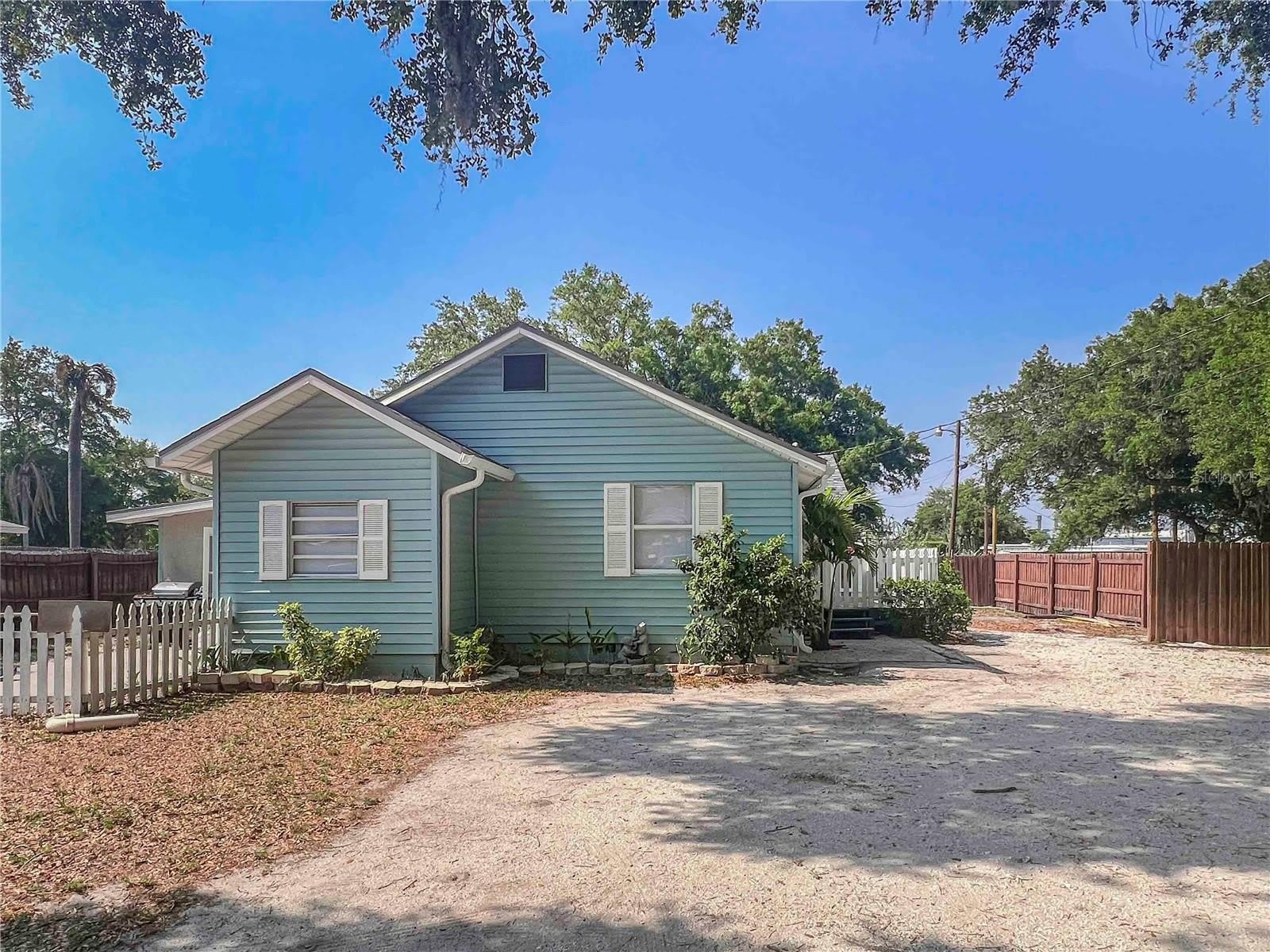2137 ROSELAWN Street – photo 1
