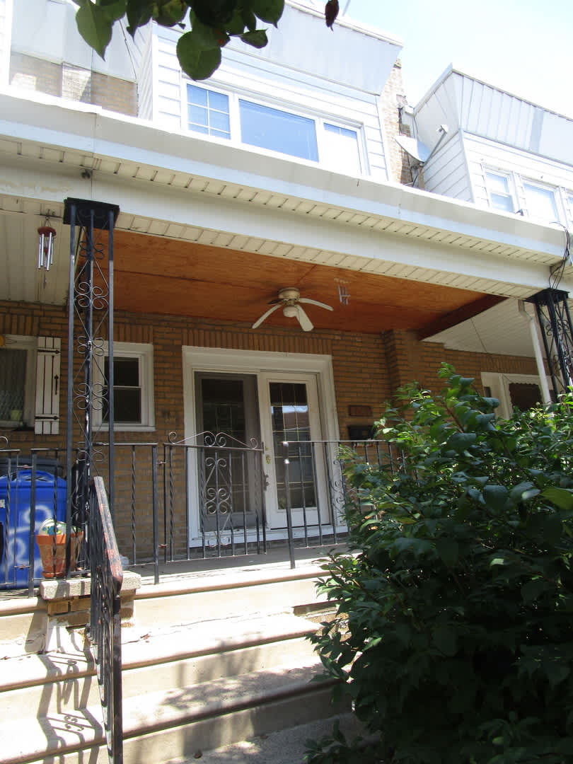 Remodeled Front Porch Home Frankford – photo 1