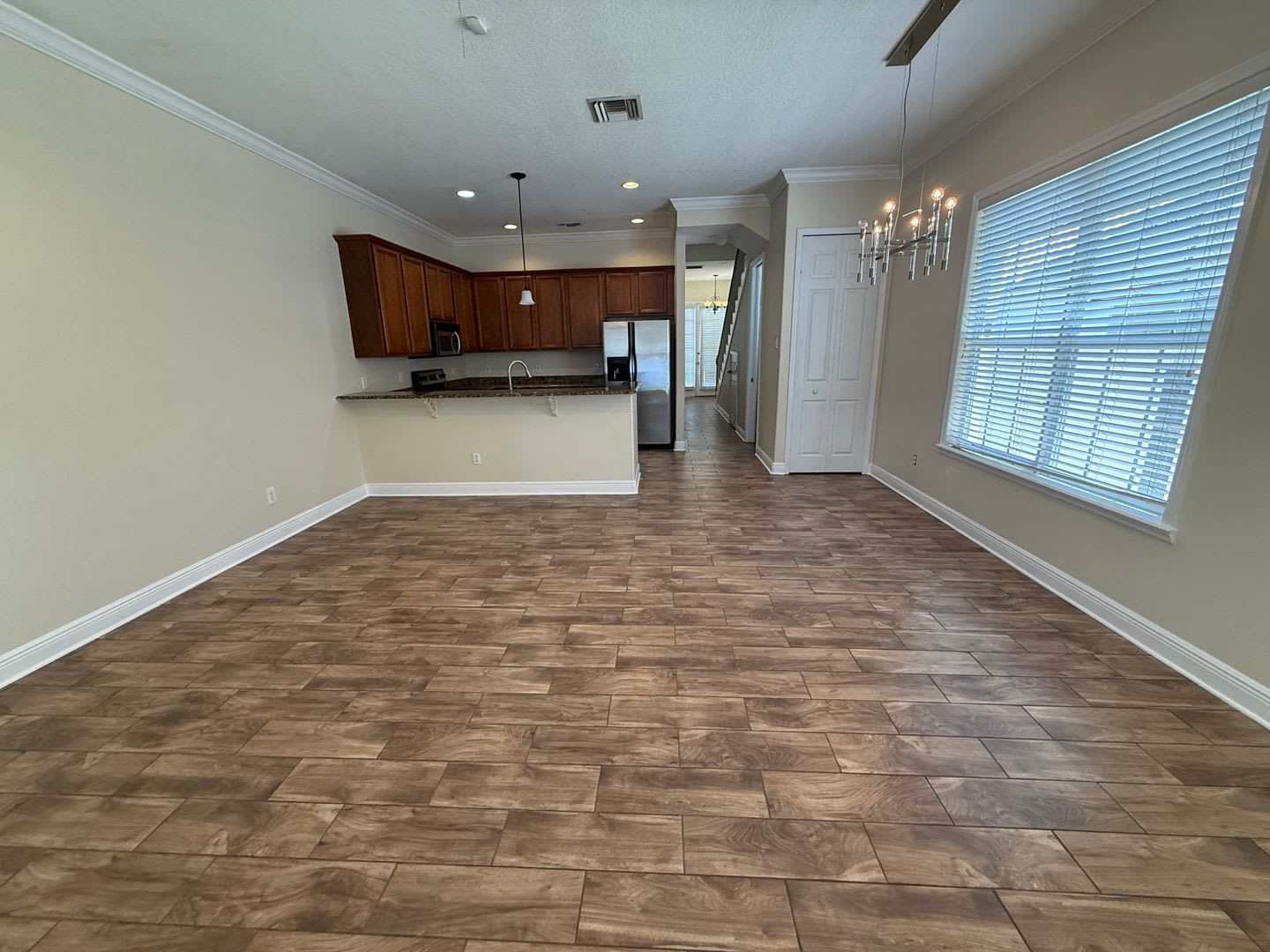 ORLANDO: 3 Bed/2.5 bath, 2 Story Townhome in Golden Heights! – photo 4