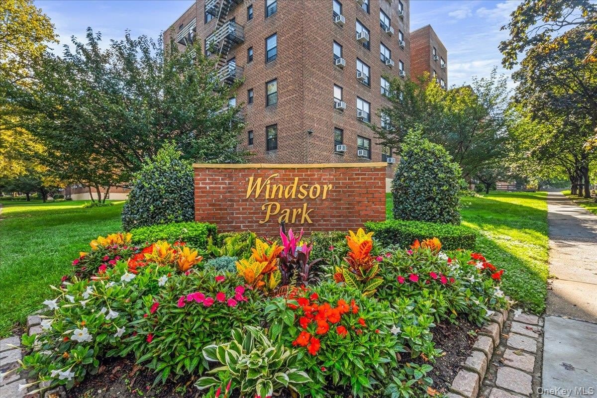 73-50 Bell Boulevard – photo 2
