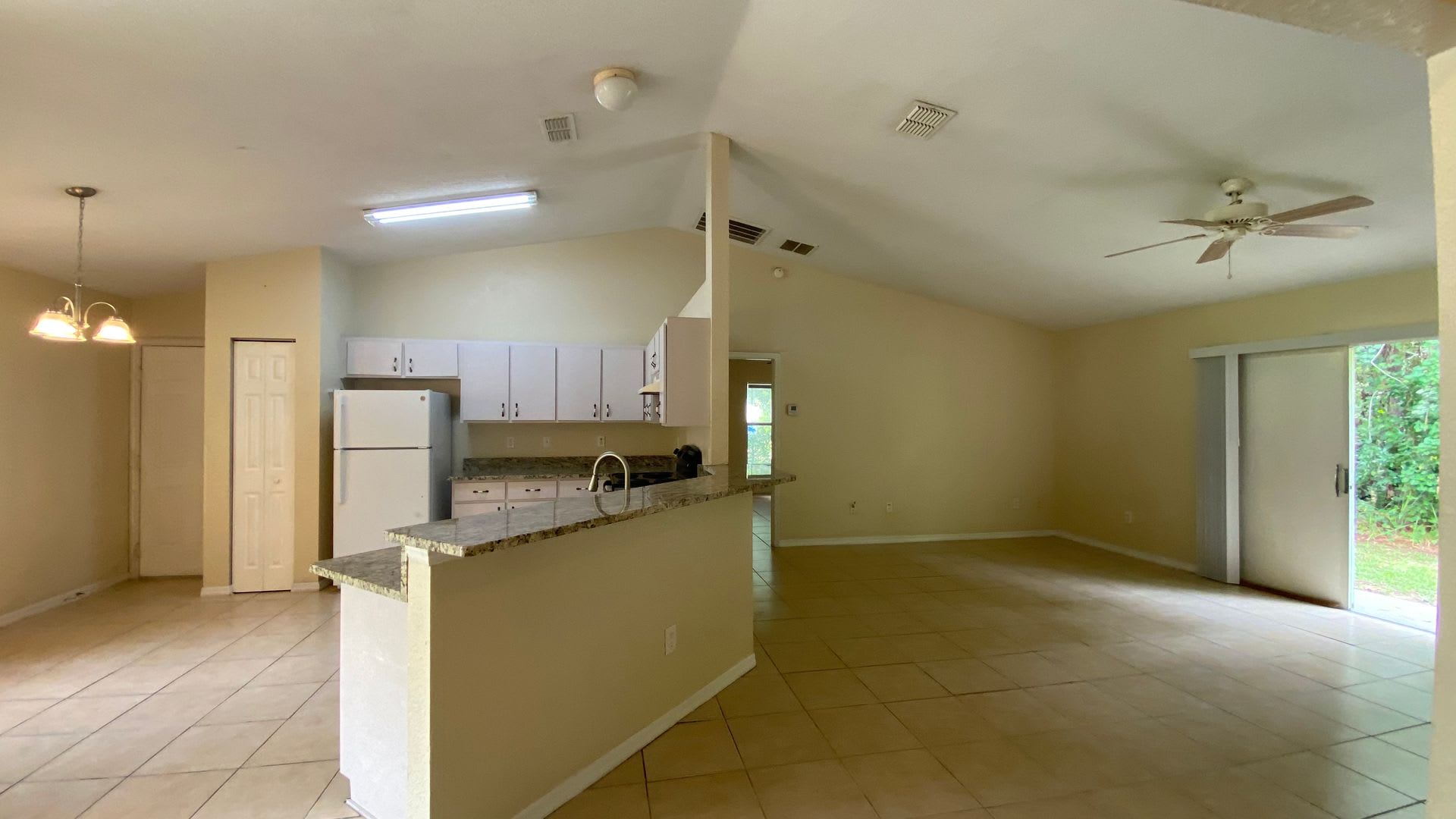 3/2 bedroom available now for rent! – photo 2