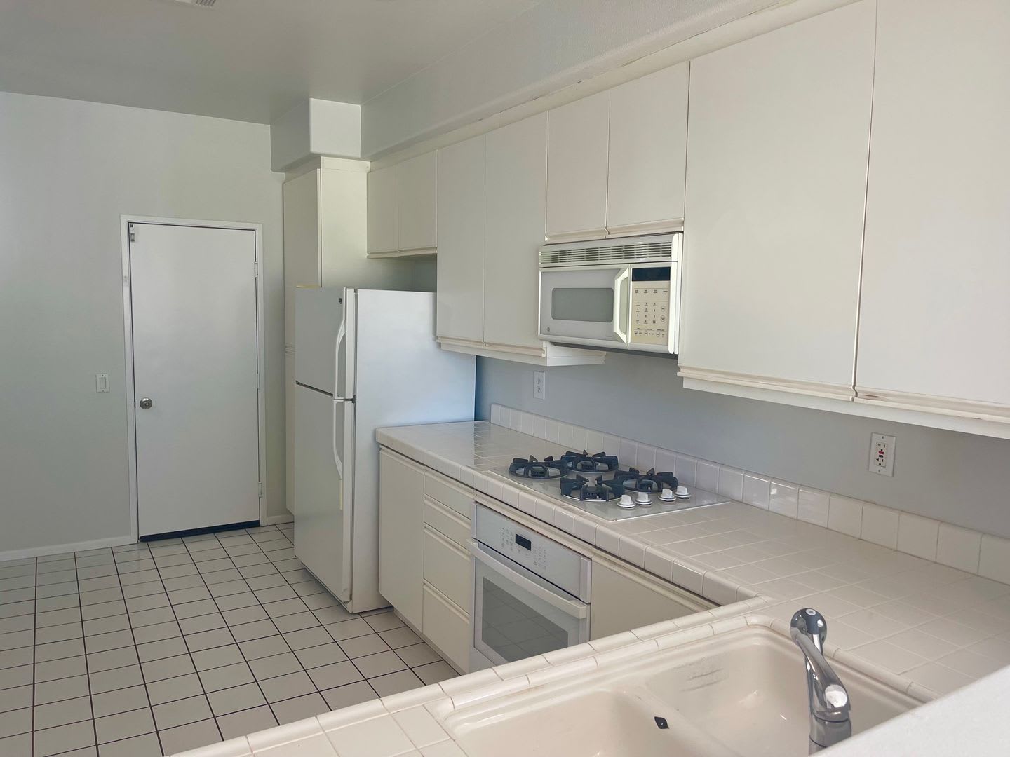 Townhome Apartment 2Bed 2Bath Dryer Washer Inside – photo 3