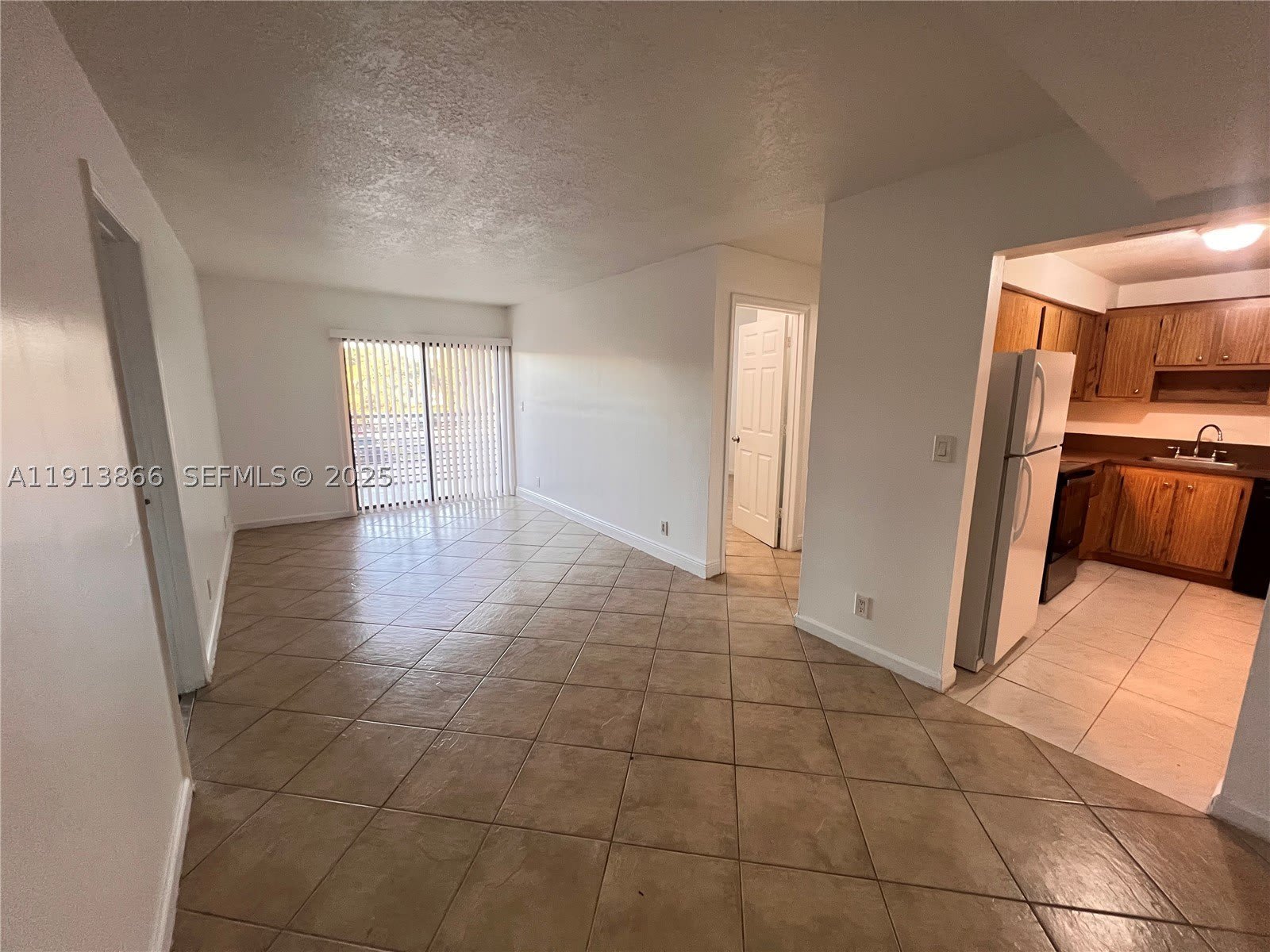 3720 N Pine Island Rd – photo 4